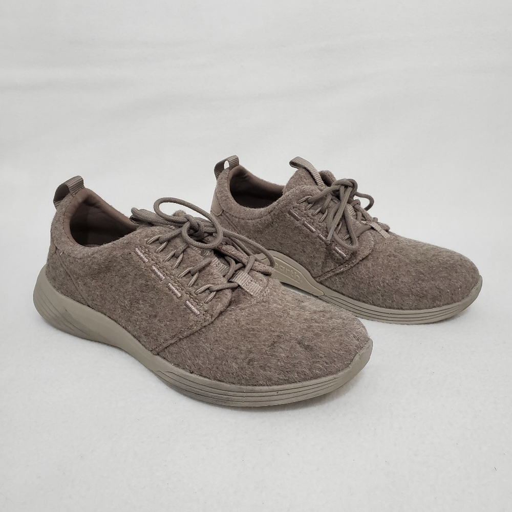 Earth Scenic Quartz Taupe Fuzzy Sneakers